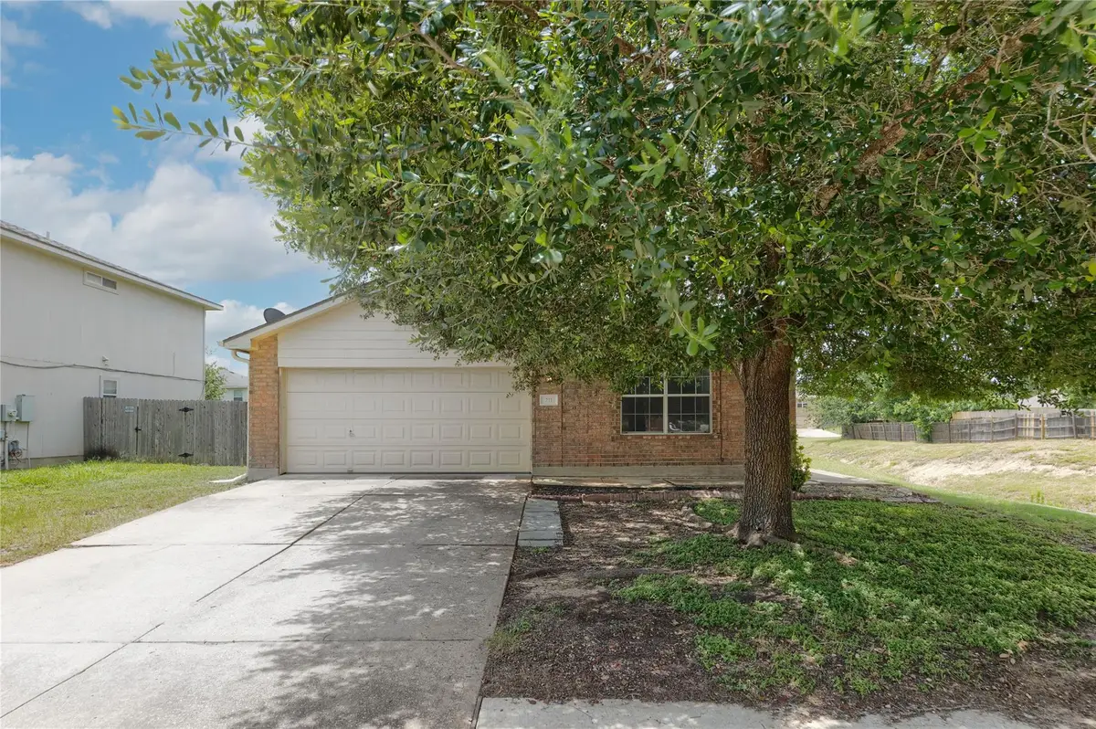 211 Phillips St, Hutto, TX 78634 - #1