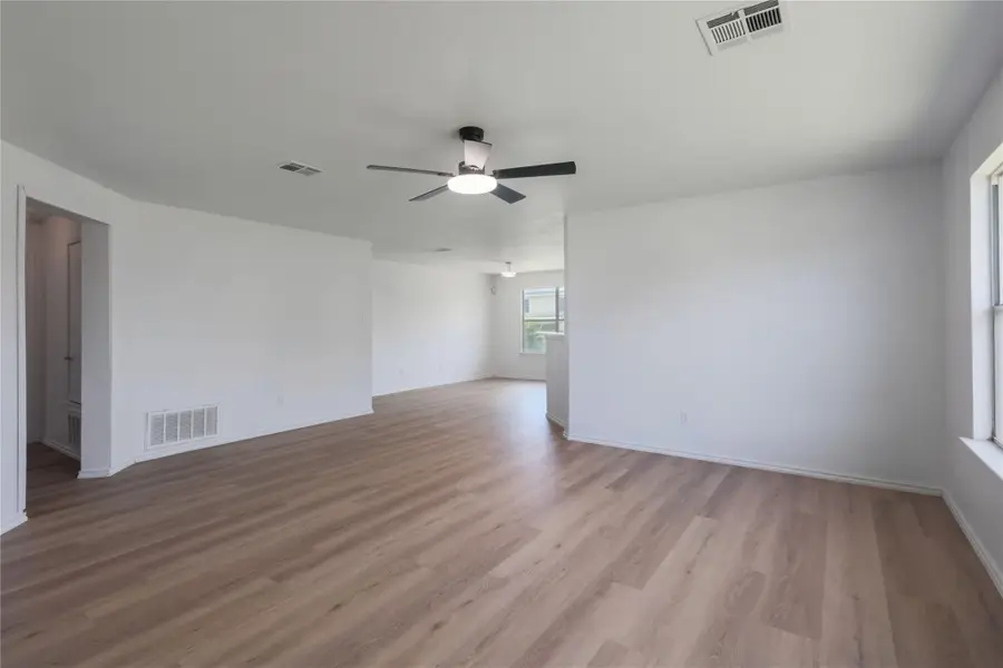211 Phillips St, Hutto, TX 78634 - #3