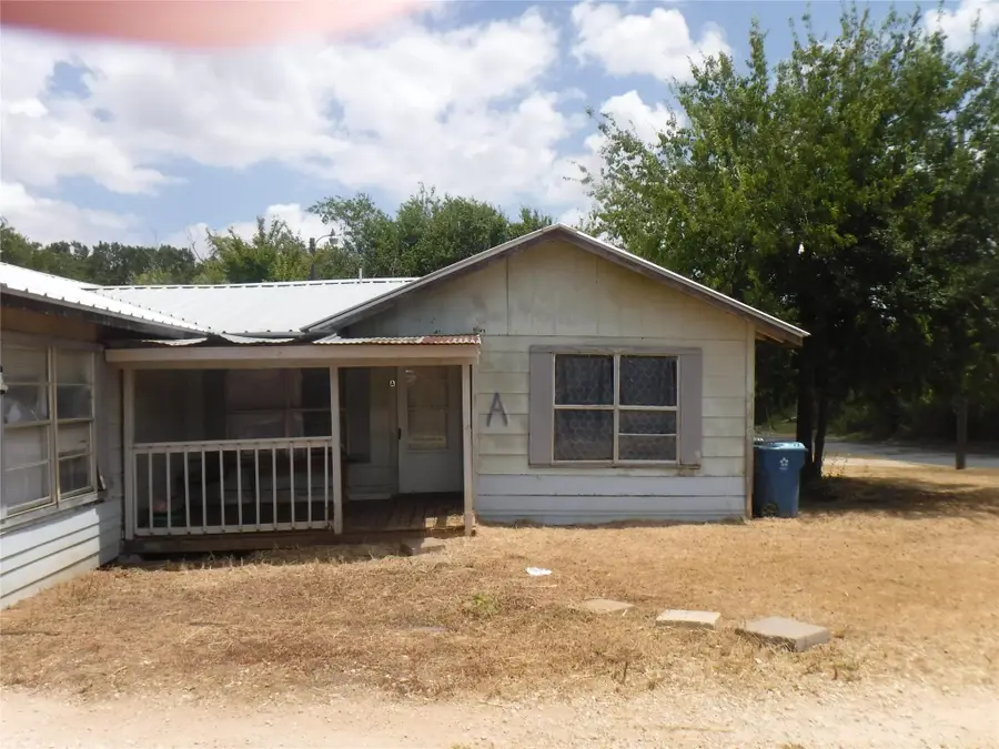 310 Houston St, Elgin, TX 78621 - #2