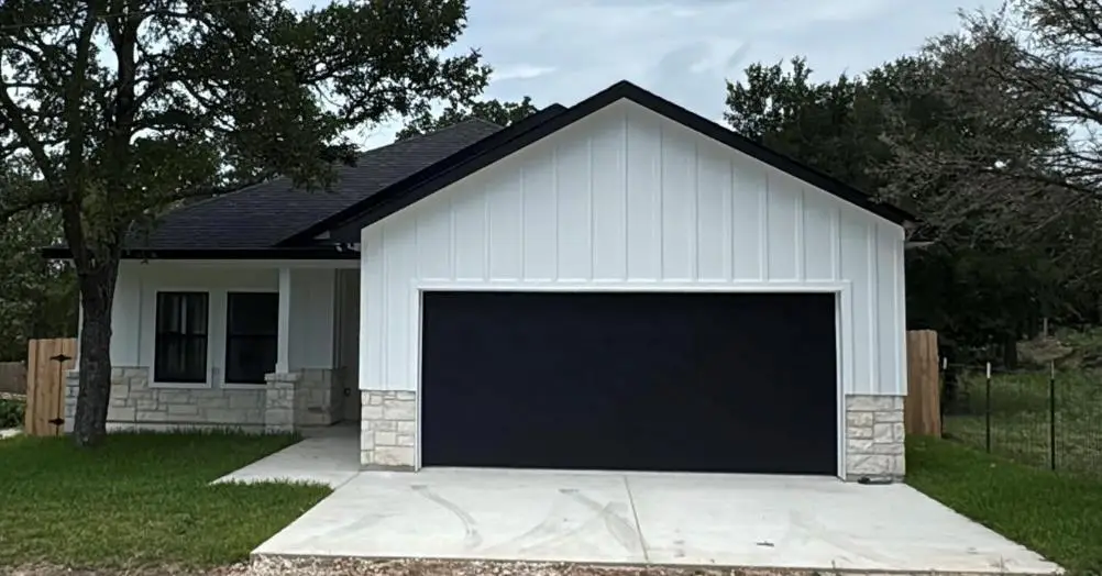 889 S Leon, Giddings, TX 78942 - Image #1