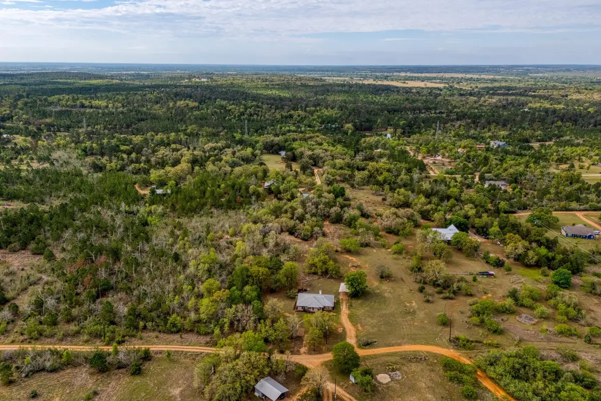 185 E Broken Tree Ln, Smithville, TX 78957 - #1