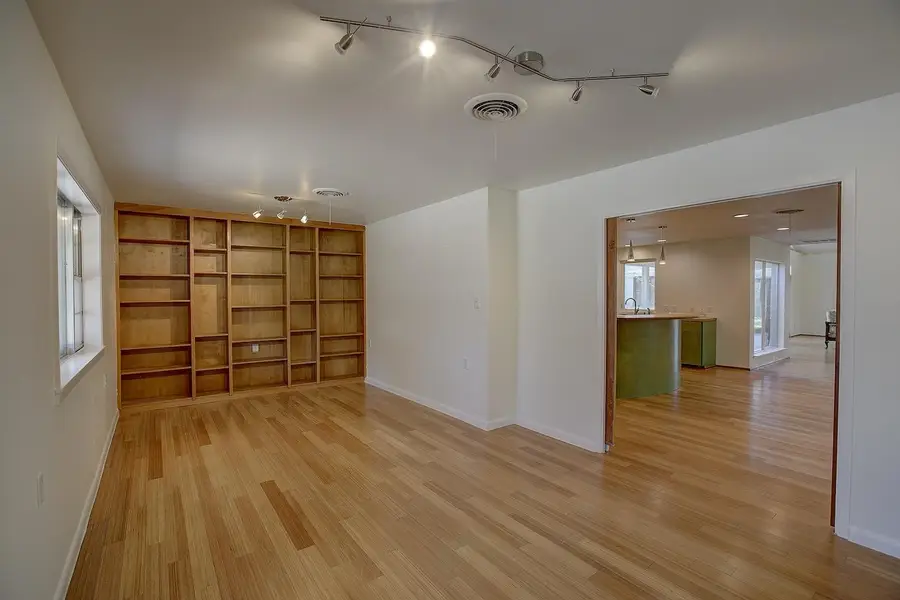 1607 S Elm St, Georgetown, TX 78626 - #3