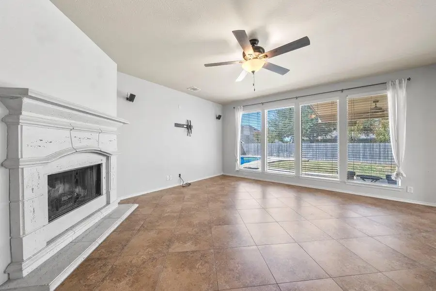 3014 Hidden Mdw, Seguin, TX 78155 - Image #3