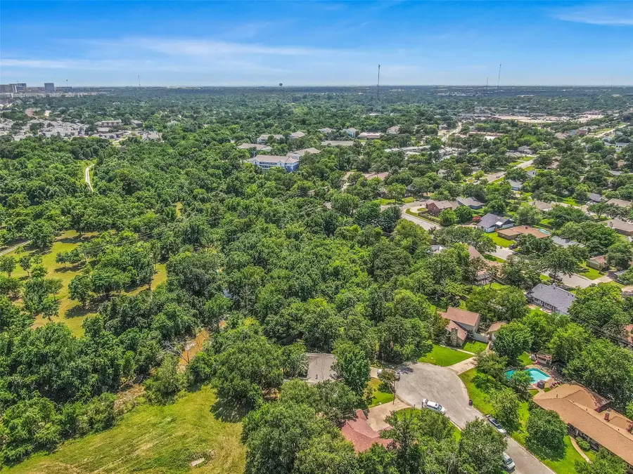 3814 Valley Oaks Dr, Bryan, TX 77802 - Image #2