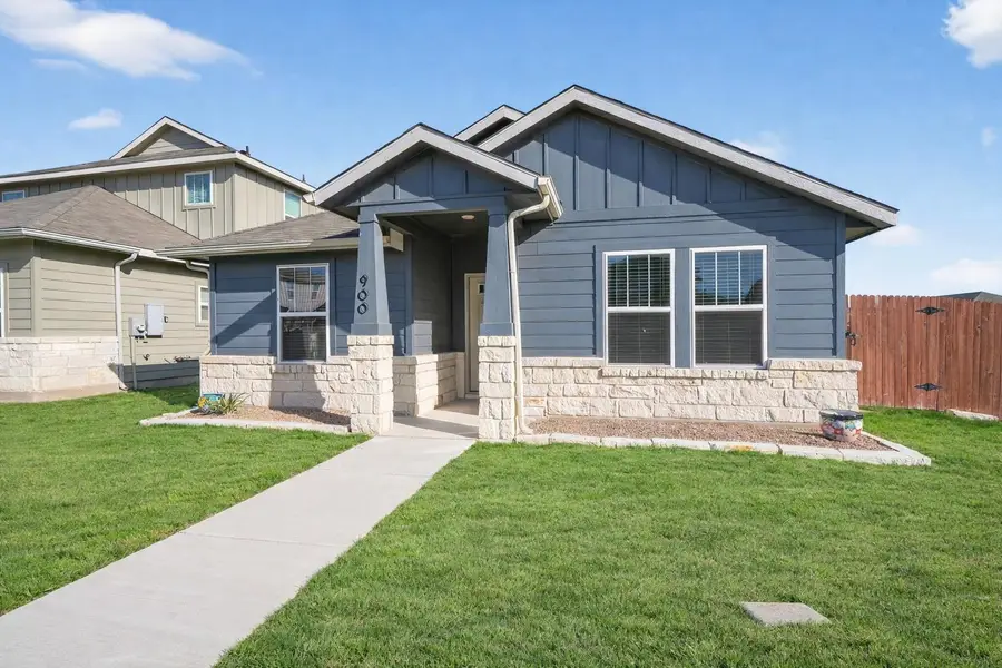 900 Main St, Hutto, TX 78634 - #2