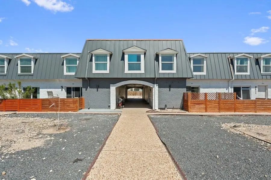 300 E Croslin St #106, Austin, TX 78752 - #3