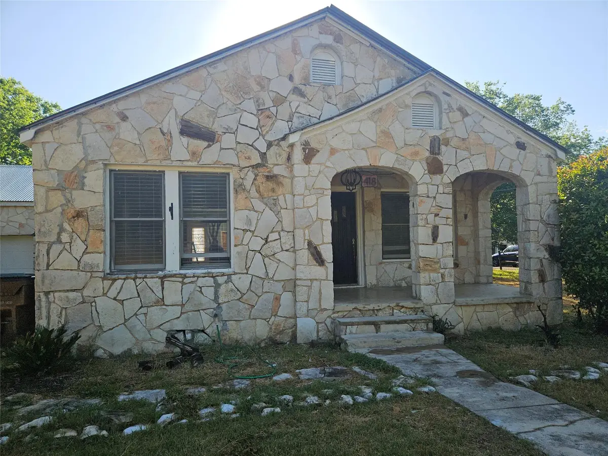 418 Wichita St, Lockhart, TX 78644 - #1