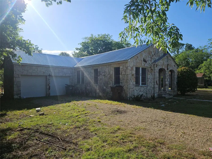 418 Wichita St, Lockhart, TX 78644 - #3