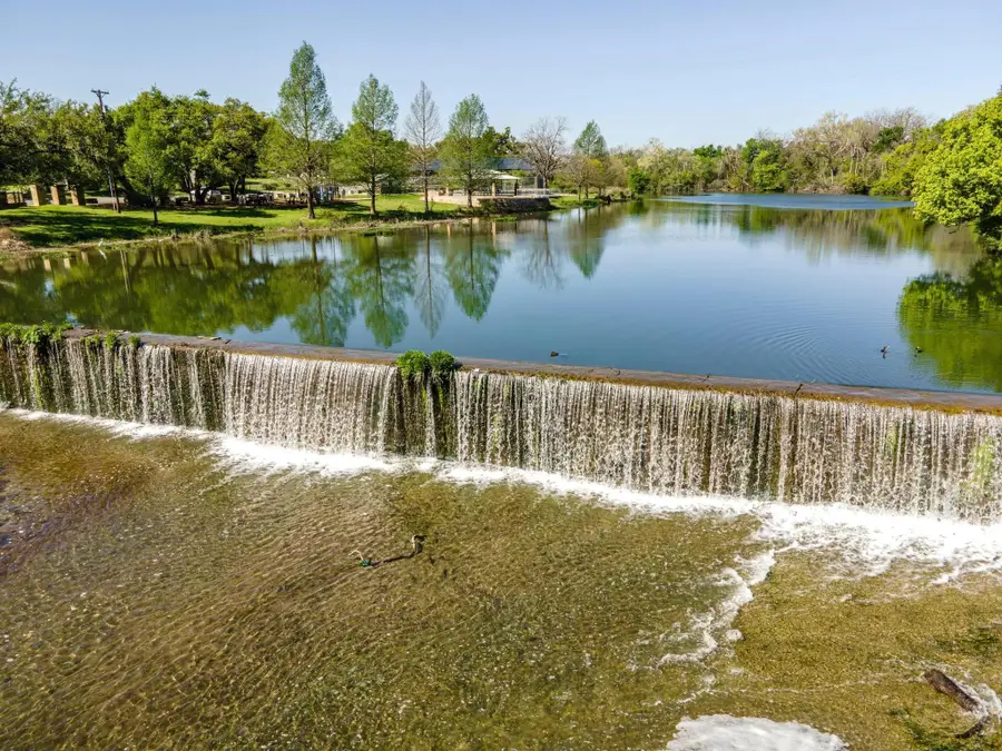 615 Pecan Ave, Round Rock, TX 78664 - #3