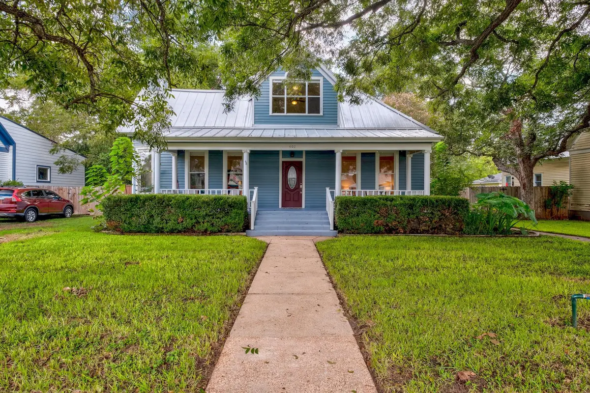 402 Hudgins St, Smithville, TX 78957 - #1