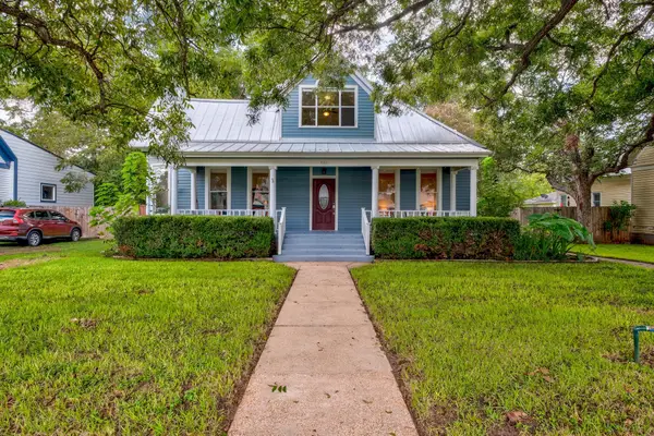402 Hudgins St, Smithville, TX 78957