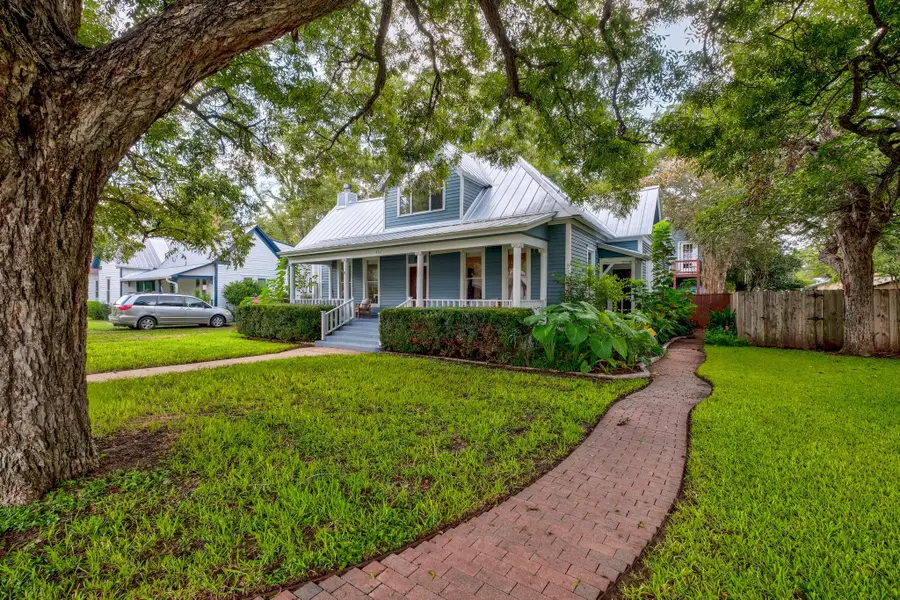 402 Hudgins St, Smithville, TX 78957 - #2
