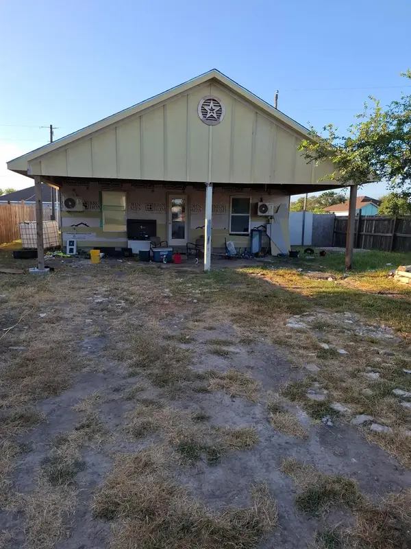 102 Sunflower Rd, Dale, TX 78616