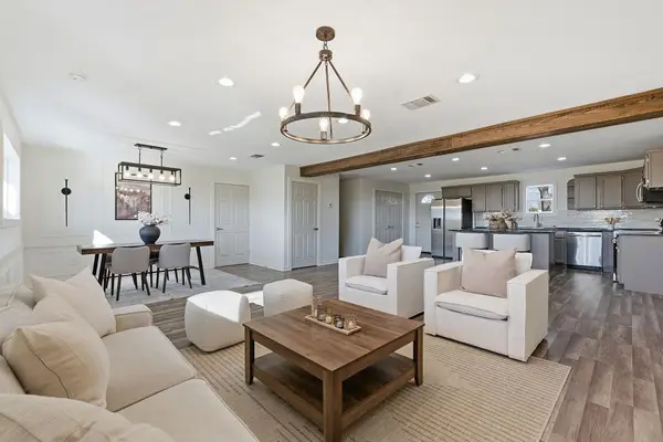 105 Willow Dr, Flatonia, TX 78941