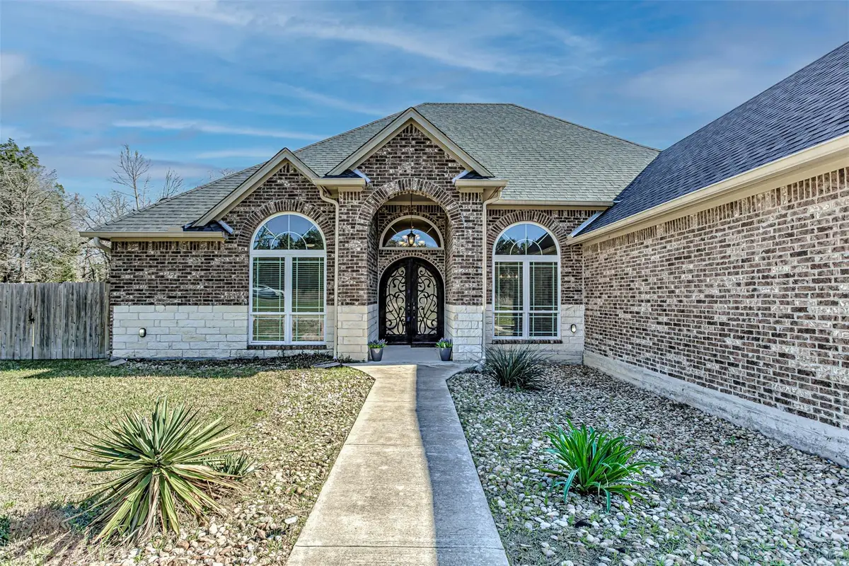 105 Arbors Cir, Elgin, TX 78621 - #1