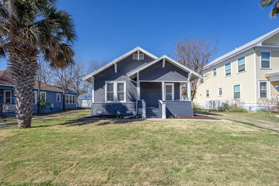 1012 W 6th St, Taylor, TX 76574 - #2