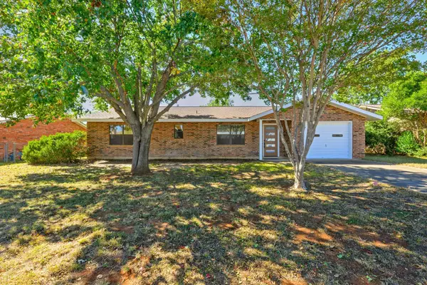 203 Broadmoor Dr, Fredericksburg, TX 78624