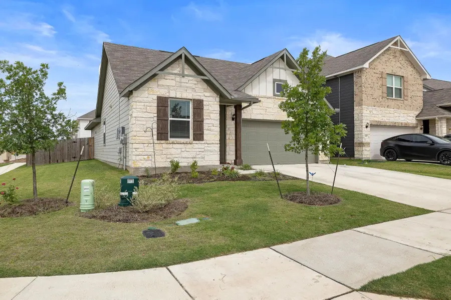 142 Prairie Falls Dr, Hutto, TX 78634 - #2