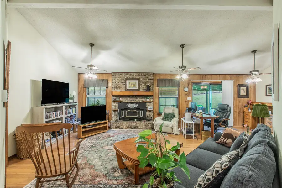 136 Redbird Ln, Smithville, TX 78957 - #2