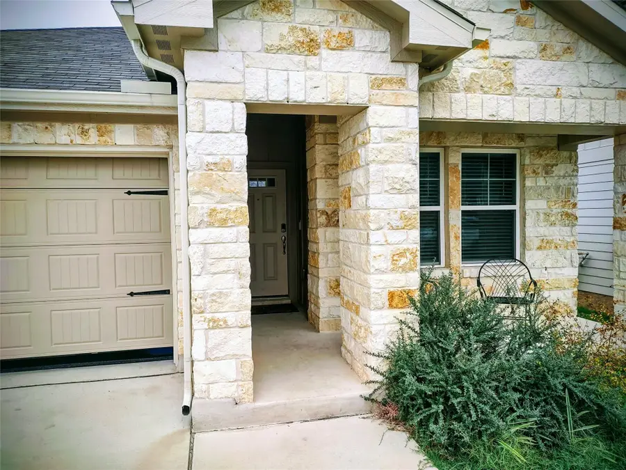 1036 View Dr, Georgetown, TX 78628 - Image #3