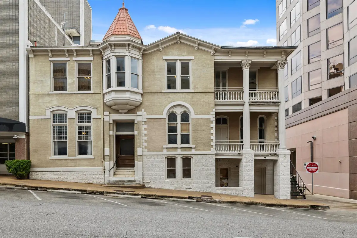 109 E 10th St, Austin, TX 78701 - #1