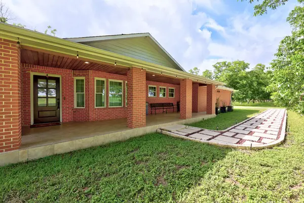 3717 Buck Ln, Garfield, TX 78617