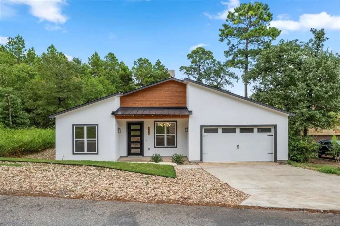 273 Tahitian Dr, Bastrop, TX 78602 - Image #1