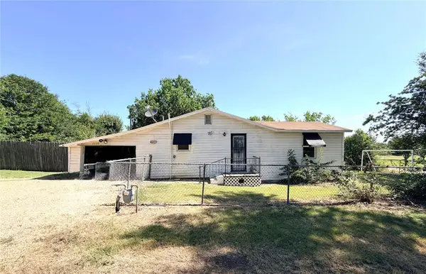 2200 W Gillis Ave, Cameron, TX 76520