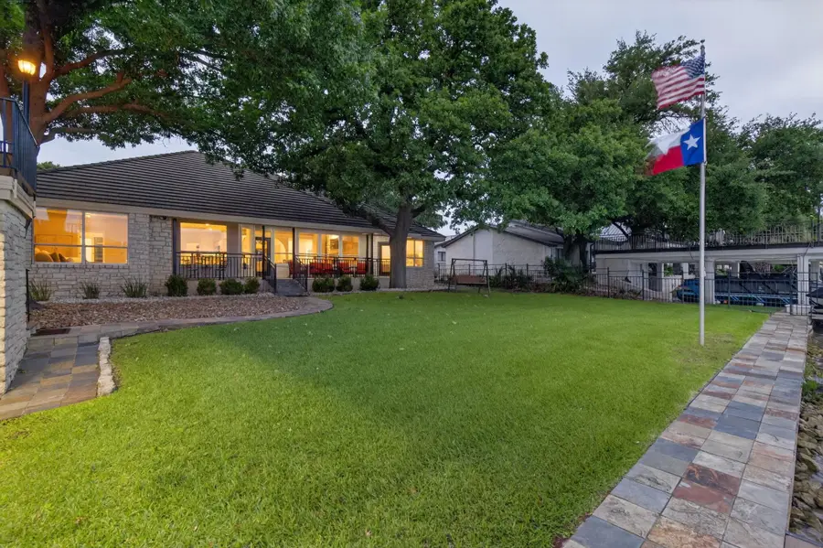 909 Red Sails Dr, Horseshoe Bay, TX 78657 - #2