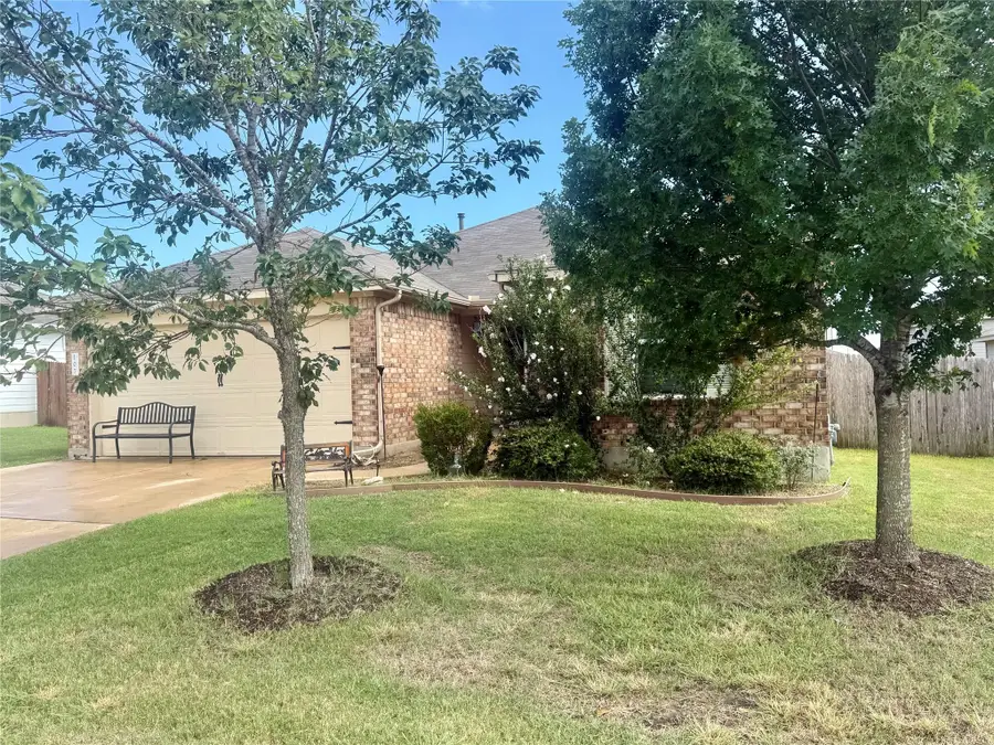 107 Jim Dandy Dr, Elgin, TX 78621 - #2