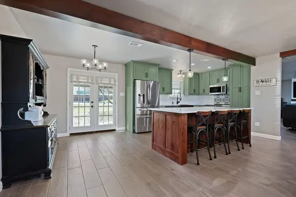 301 N 8th St, Jarrell, TX 76537