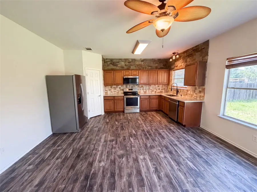 206 Almquist St, Hutto, TX 78634 - #2
