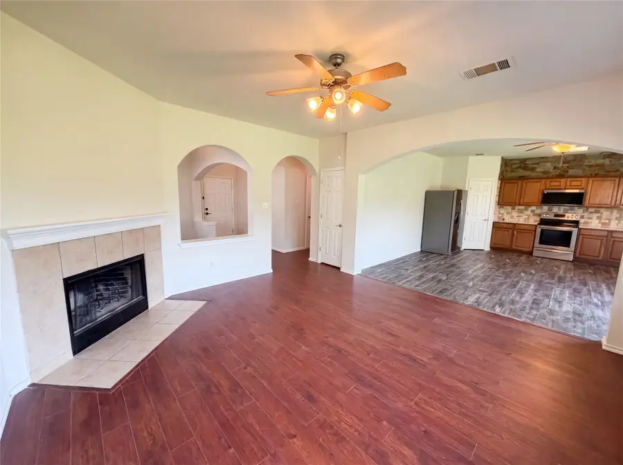 206 Almquist St, Hutto, TX 78634 - #3