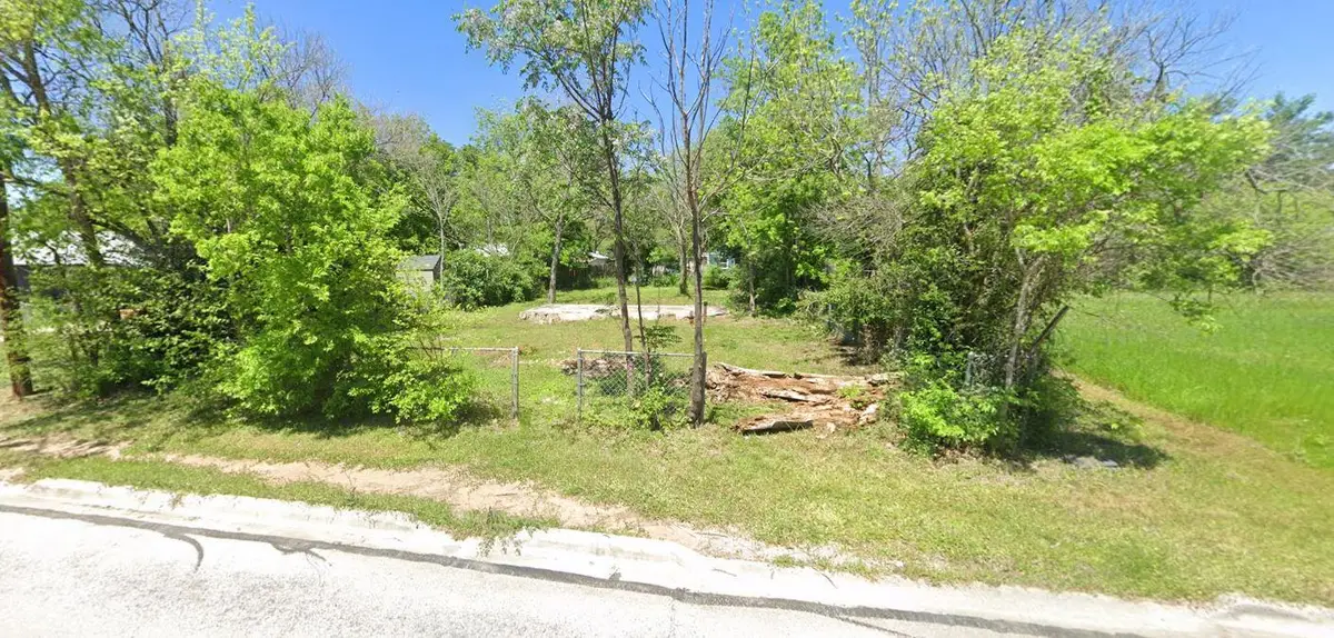 204 E Willow St, Burnet, TX 78611 - #1