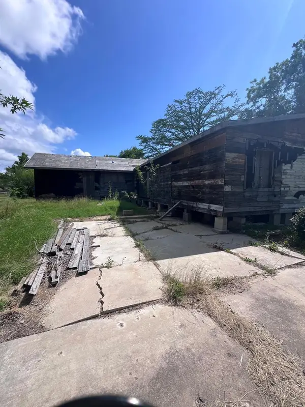 241 N Lucy St, Bartlett, TX 76511