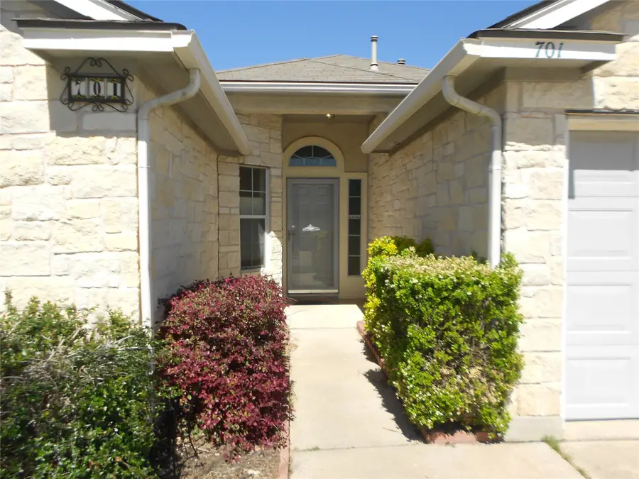701 Los Robles Rd, Leander, TX 78641 - #2