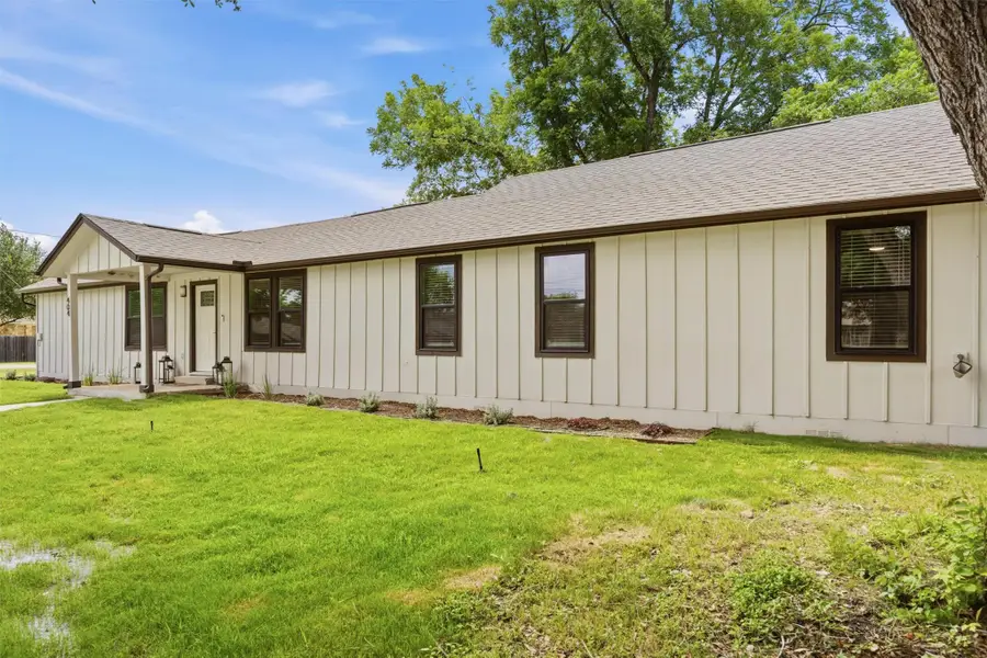 404 E Wolf St, Granger, TX 76530 - #3