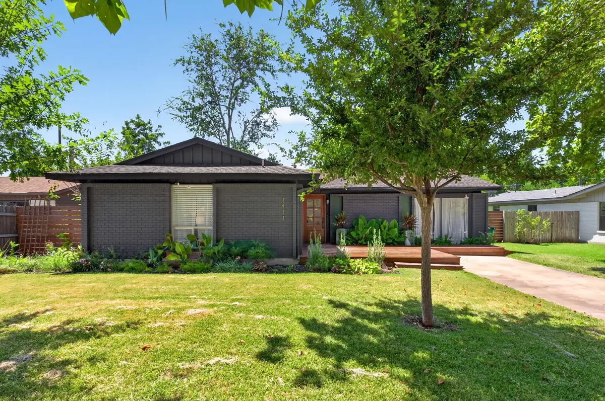 1411 Gilmore St, Taylor, TX 76574 - #1