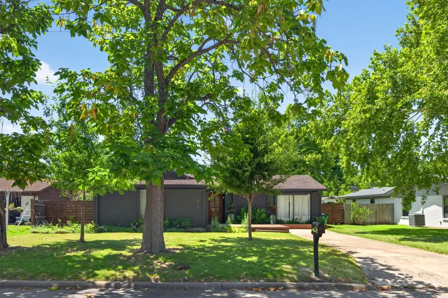 1411 Gilmore St, Taylor, TX 76574 - #2