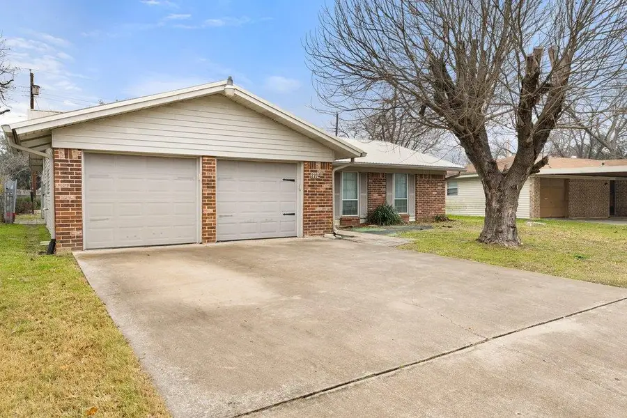 2204 Smith Ave, Taylor, TX 76574 - Image #2