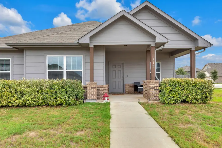 218 Oldbridge Dr, Hutto, TX 78634 - Image #2
