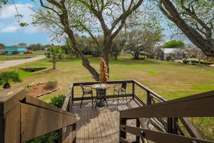 1941 Bayview Dr, Palacios, TX 77465 - #3