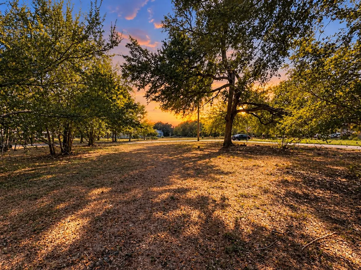 917 Proctor St, Lockhart, TX 78644 - #1