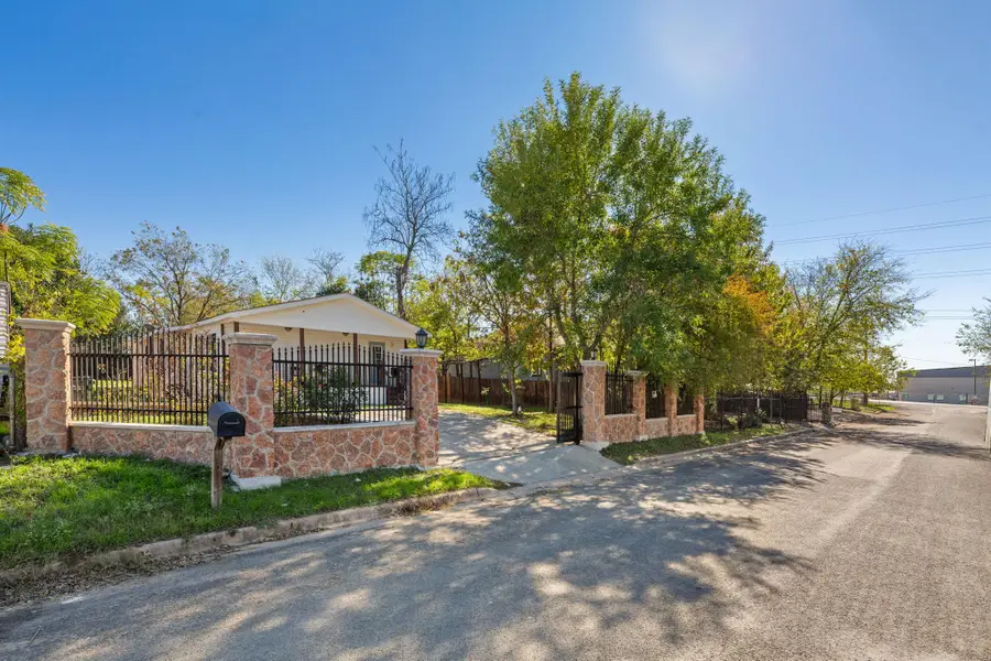 13907 Tophill Cir, Pflugerville, TX 78660 - Image #2