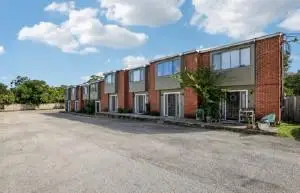 1221 W Hopkins St #2, San Marcos, TX 78666