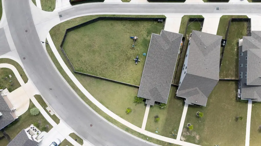 934 Main St, Hutto, TX 78634 - #3
