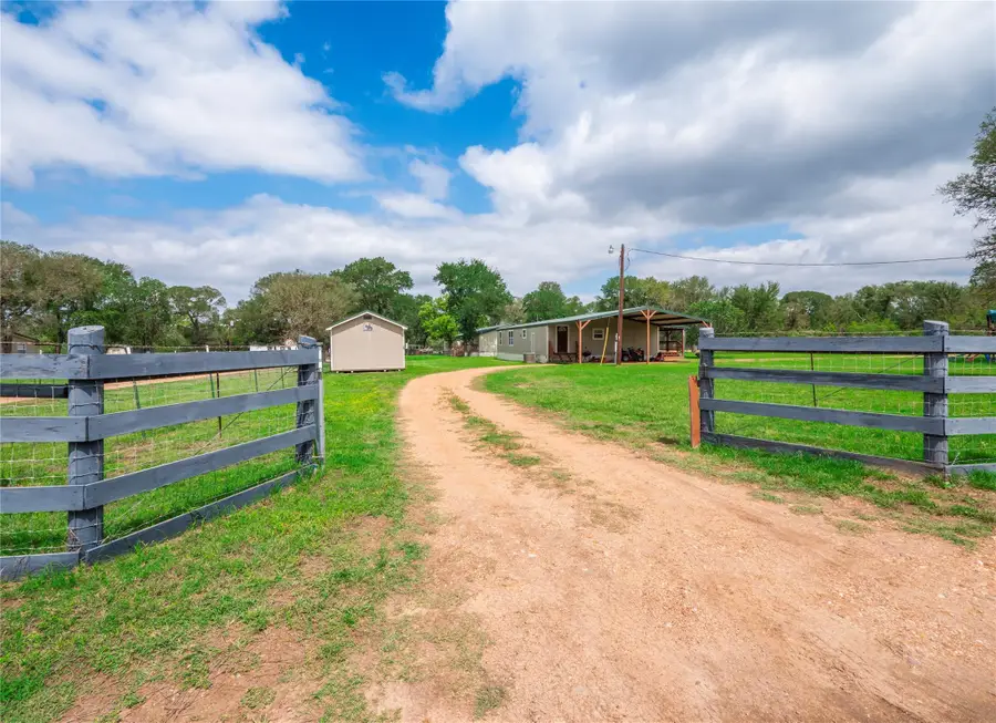 243 Highline Dr, Bastrop, TX 78602 - #2