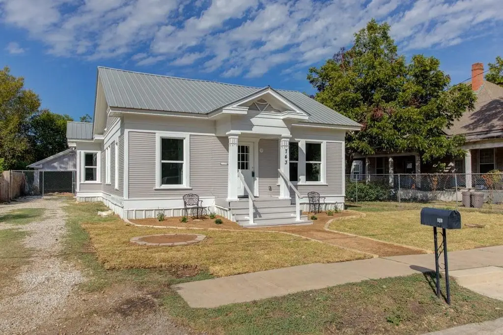 743 S Blanco St S, Lockhart, TX 78644 - Image #1