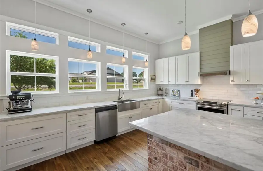 539 Elm St, New Ulm, TX 78950 - Image #2