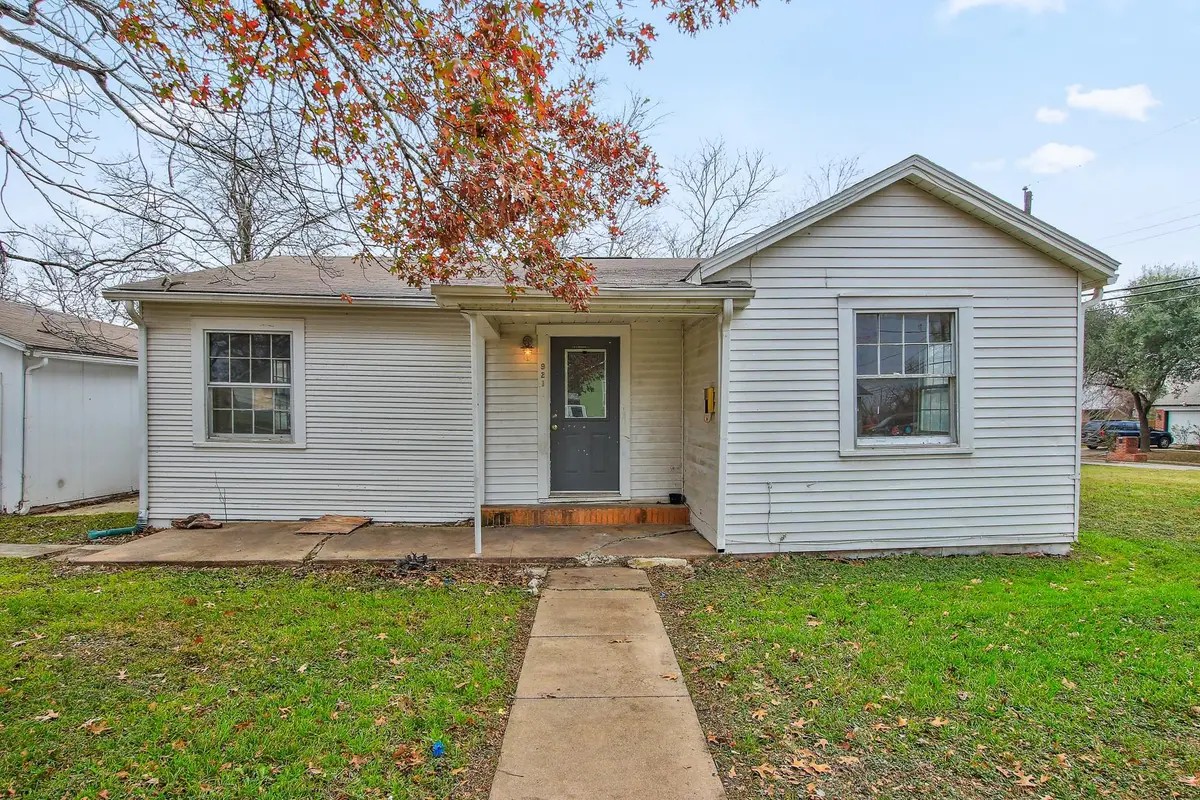 921 W 5th St, Taylor, TX 76574 - Image #1